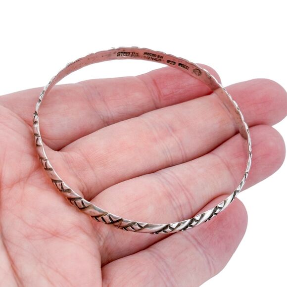 Vintage Mexico Sterling Silver 925 Textured Bangle Bracelet 8" - Picture 1 of 8